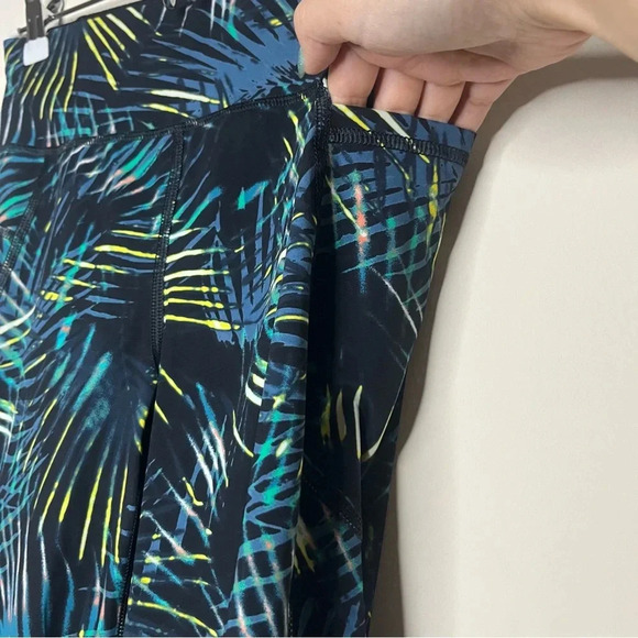 SWEATY BETTY The Zero Gravity Black Neon Tropical Print 7/8 Length Leggings - Picture 8 of 14
